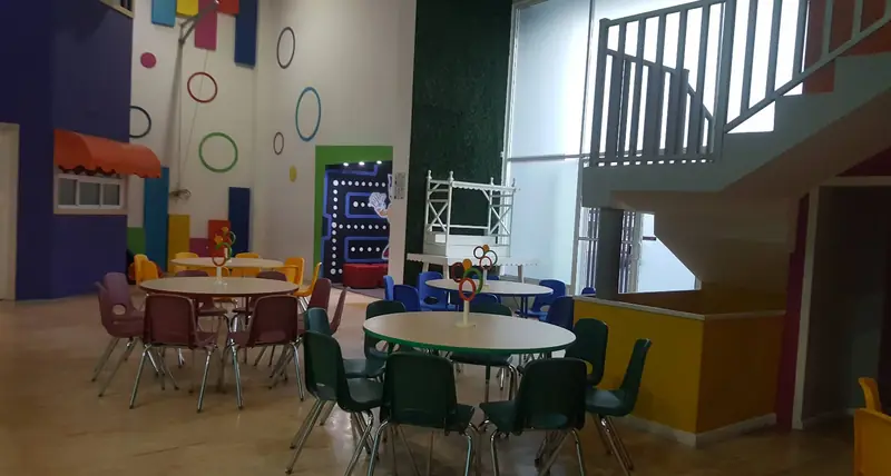 Comedor y mural de Pac-Man